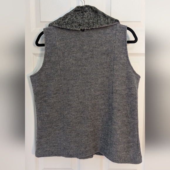 Alfred Dunner Women's Gray Vest 100% Wool Faux Fur Collar Size Petite - Picture 5 of 16